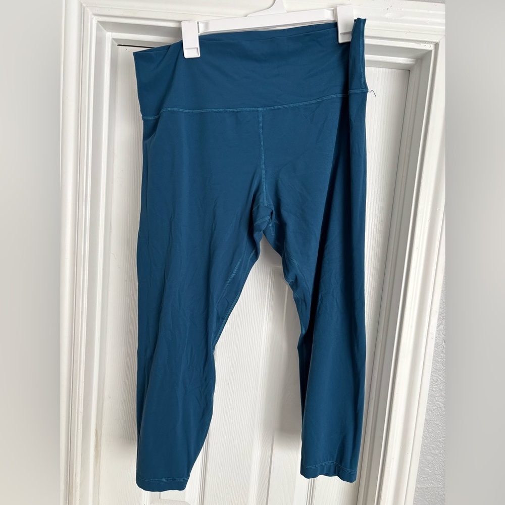 Lululemon cropped sea blue Leggings
